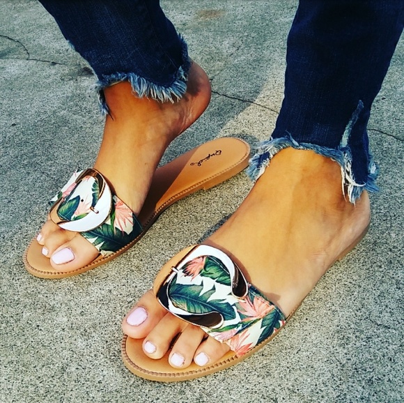LAST CHANCE!!//The Eva// Printed summer Sandal - Picture 3 of 4
